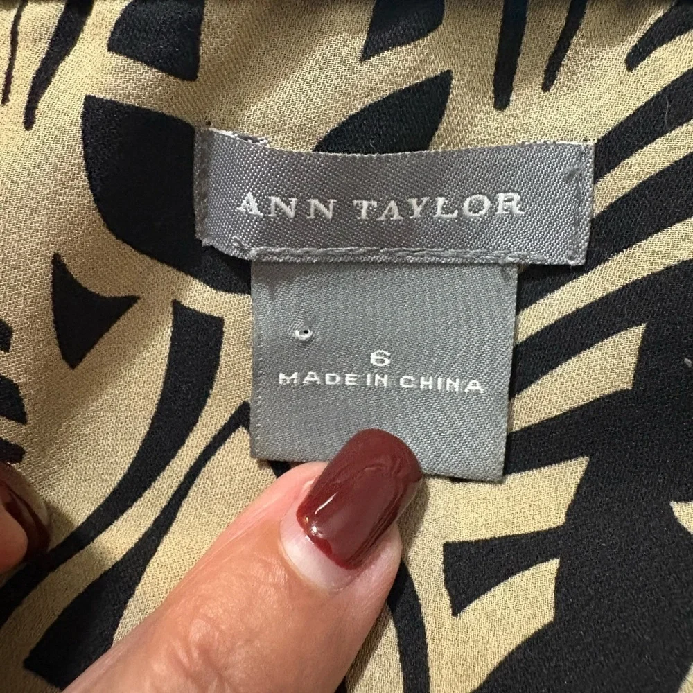 Beautiful 100% silk halter neck printed dress. Black, tan and cream color. - Picture 7 of 10